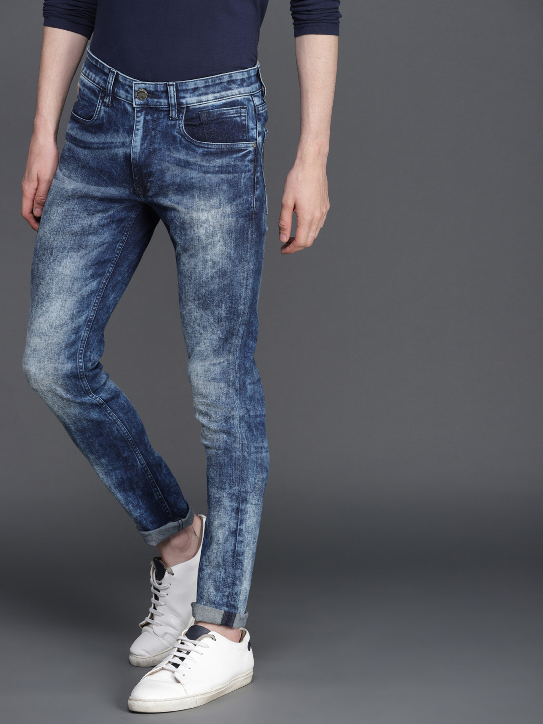 WROGN Men Blue Skinny Fit Mid-Rise Clean Look Stretchable Jeans