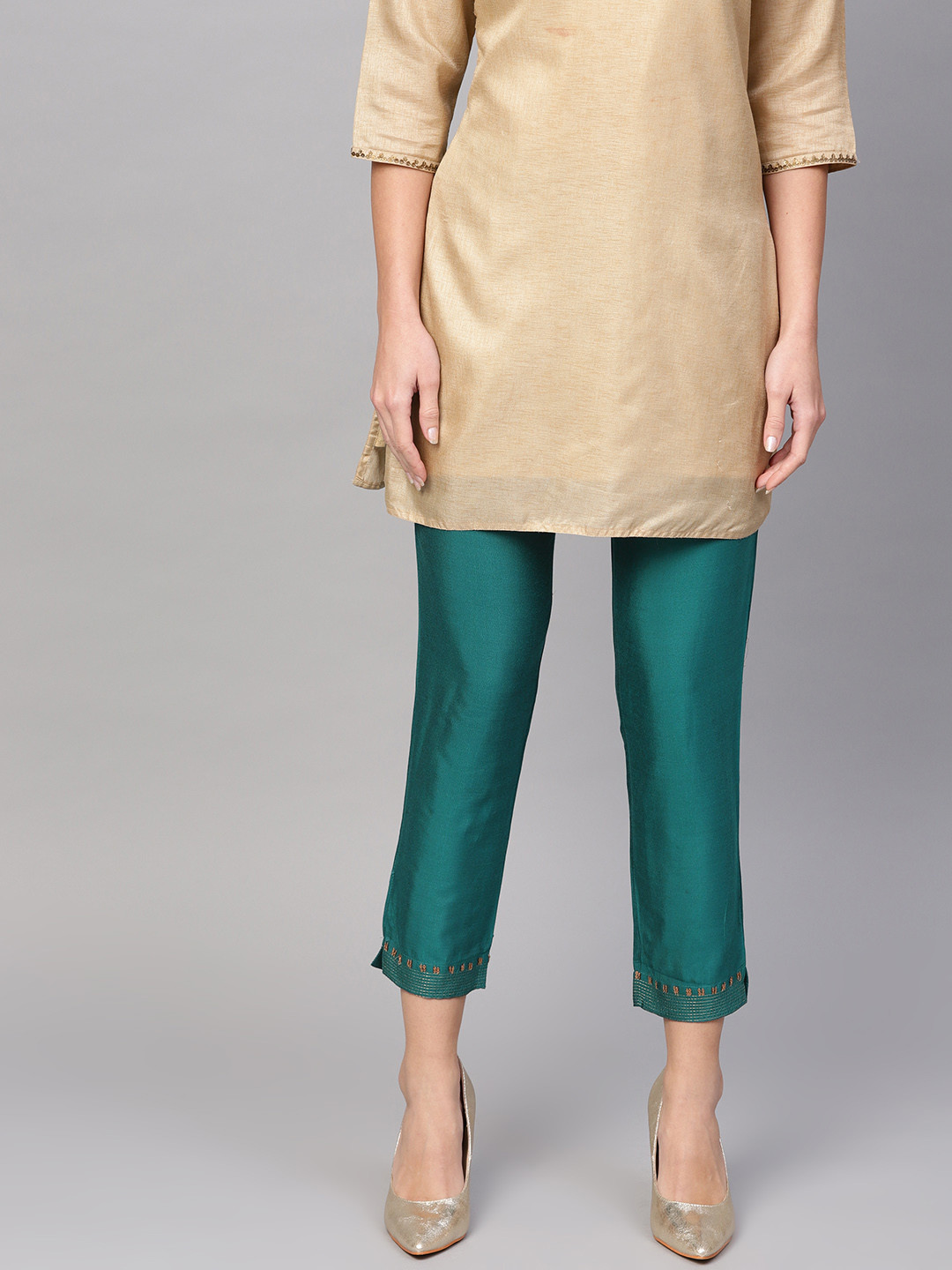 W Women Green Solid Cropped Trousers