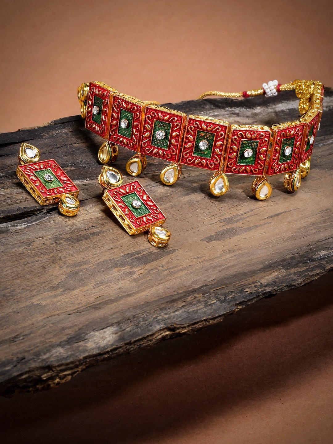 Zaveri Pearls Red & Green Gold-Plated Kundan Studded Enamelled Jewellery Set