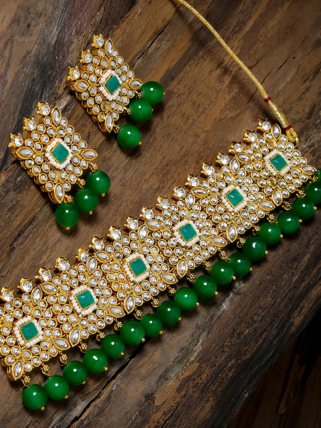 Zaveri Pearls Green & White Antique Gold-Plated Kundan & Bead Studded Jewellery Set