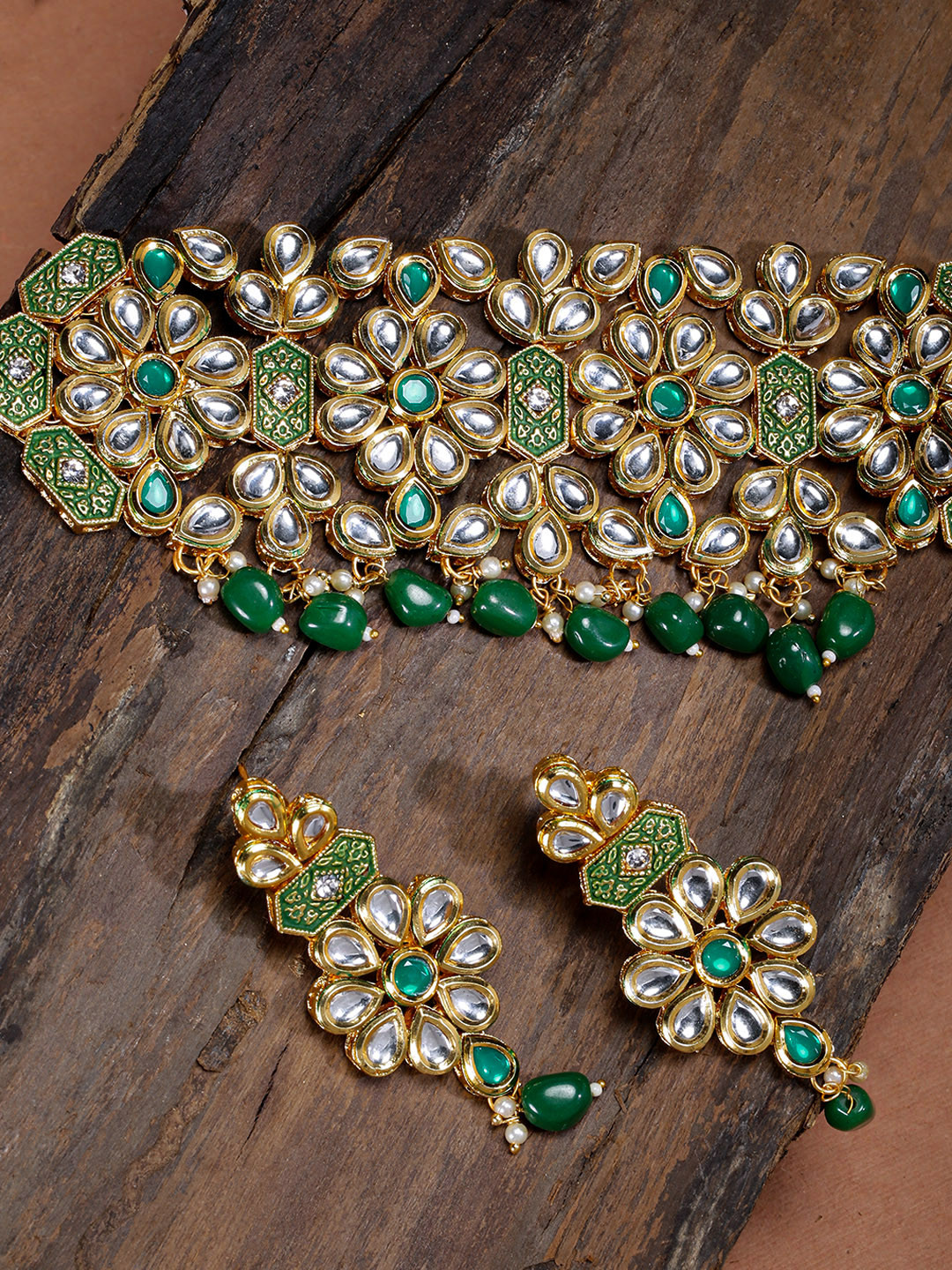 Zaveri Pearls Gold-Toned & Green Kundan Jewellery Set