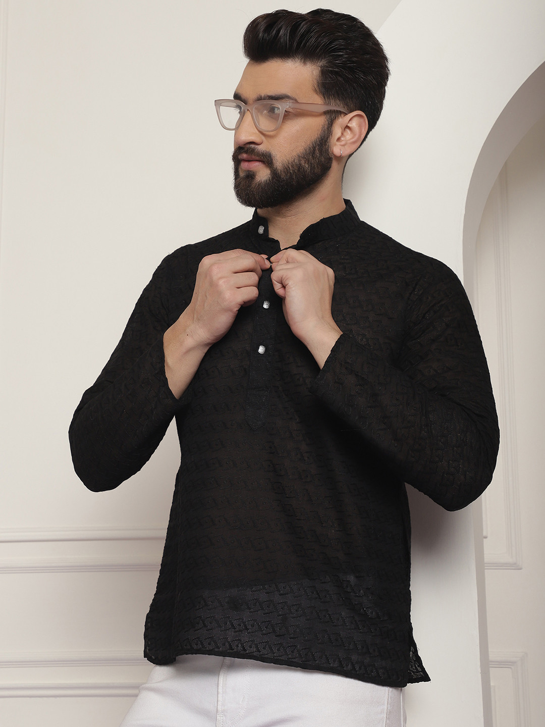 SOJANYA Men Black Chikankari Embroidered Straight Kurta