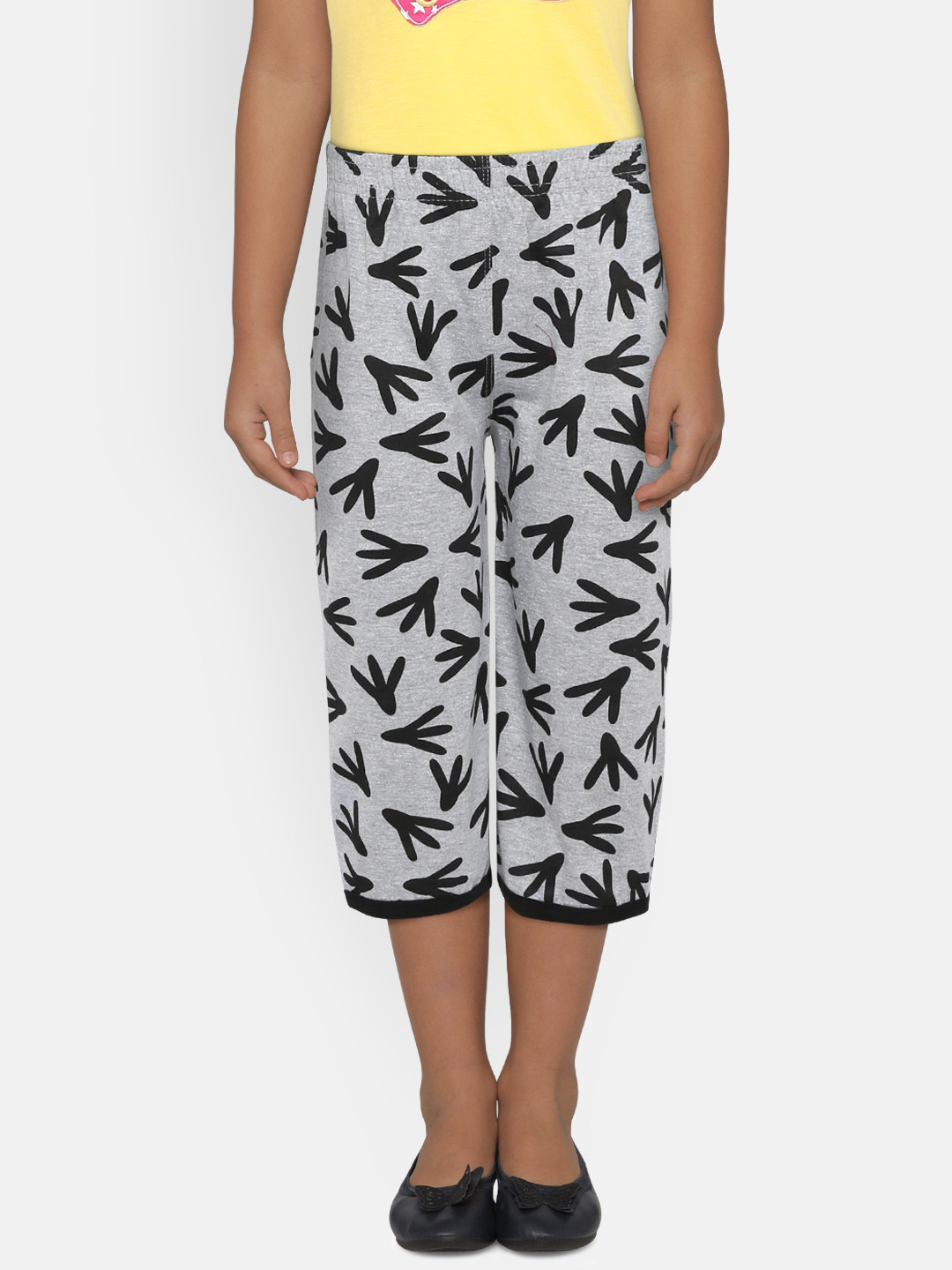 SINI MINI Girls Grey & Black Printed Regular Fit Capris