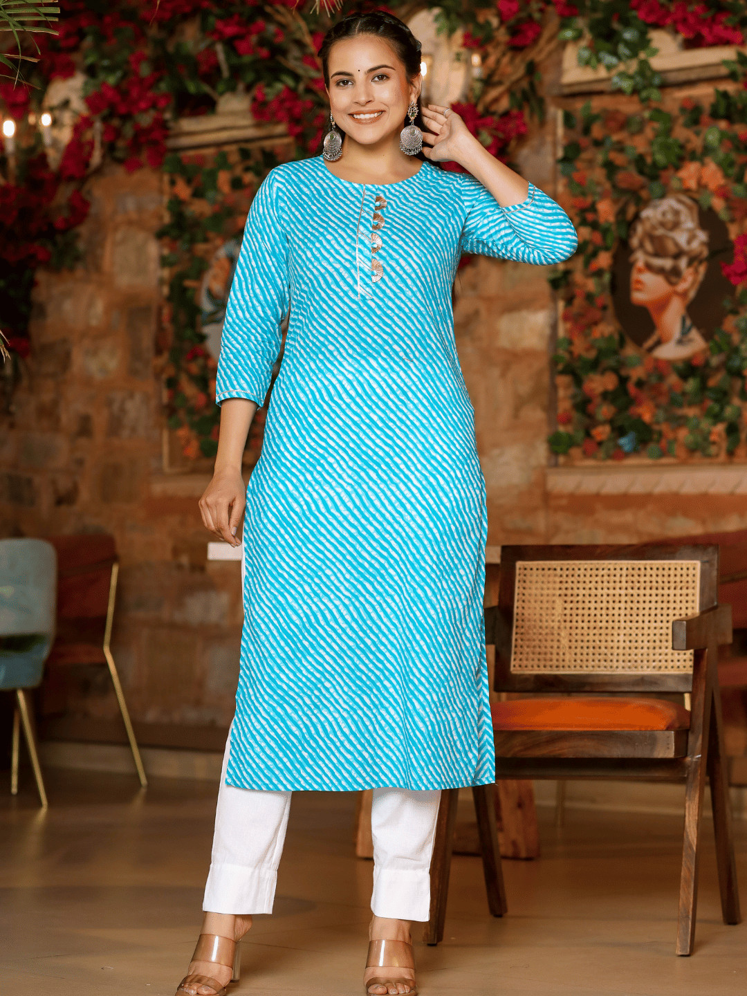 Yufta Women Blue & Off-White Leheriya Dyed Straight Kurta
