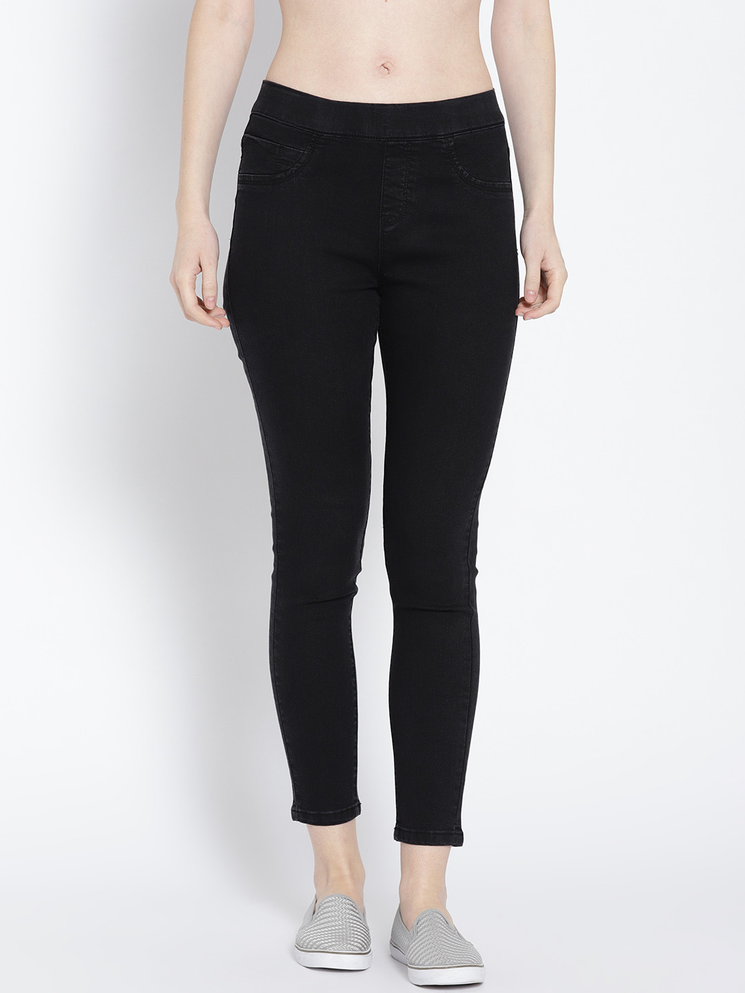 Roadster Women Black Solid Super Skinny Fit Cropped Jeggings