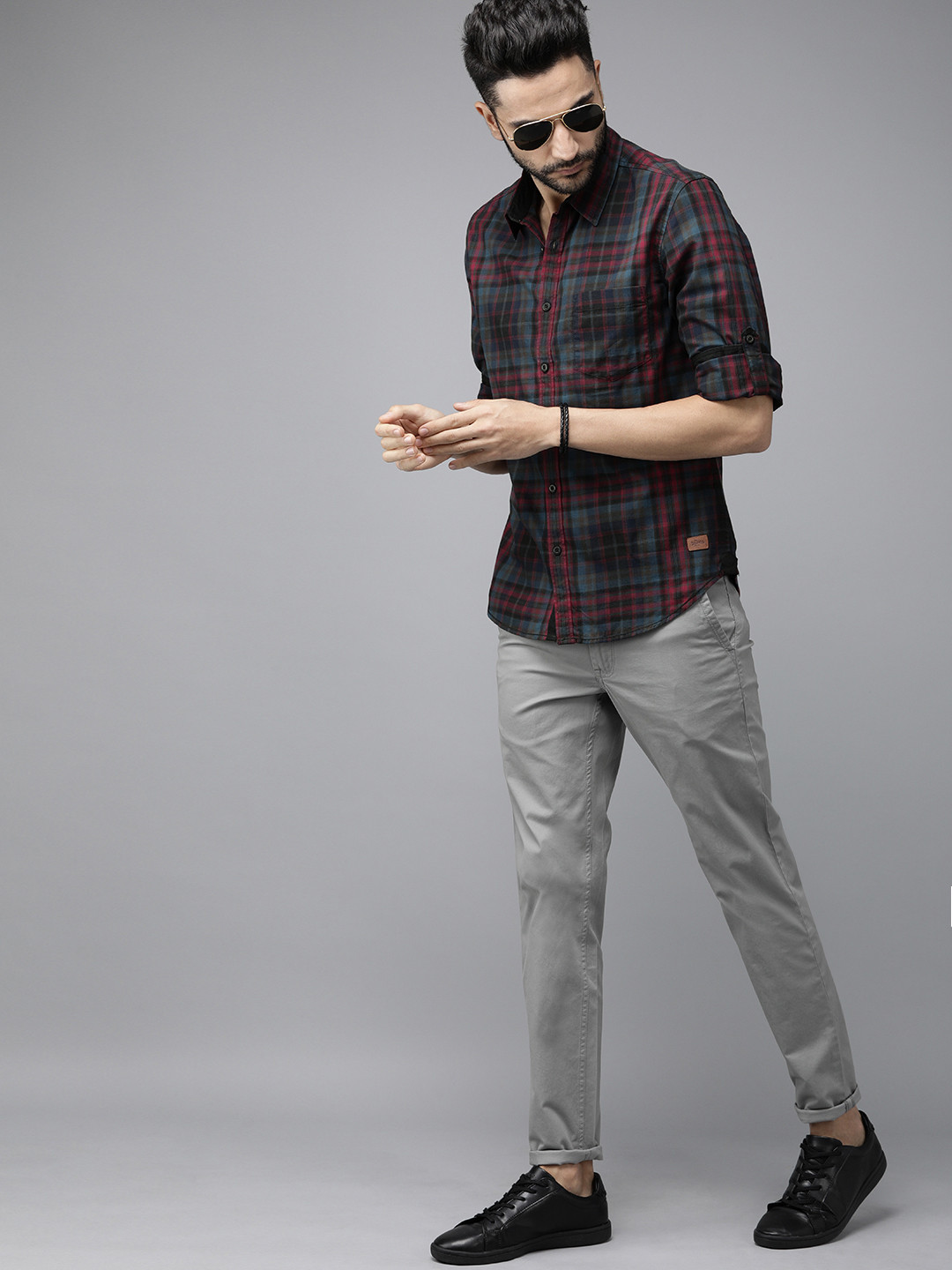 The Roadster Lifestyle Co Men Teal Blue & Maroon Regular Fit Checked Casual Shirt