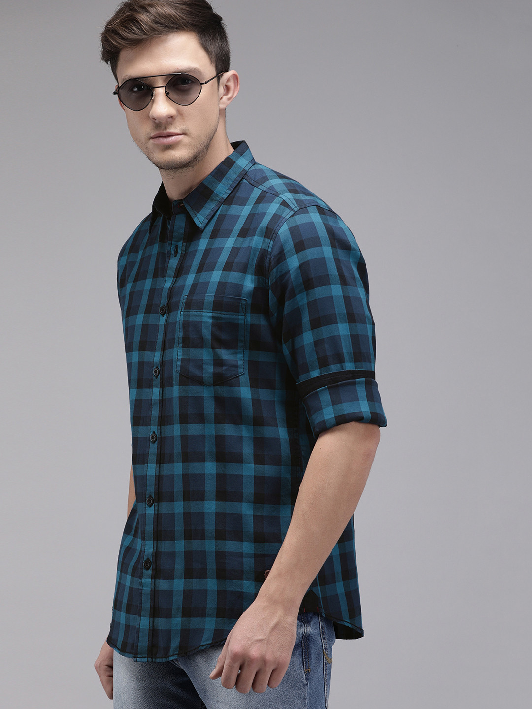 The Roadster Lifestyle Co Men Teal Blue & Black Regular Fit Checked Casual Shirt