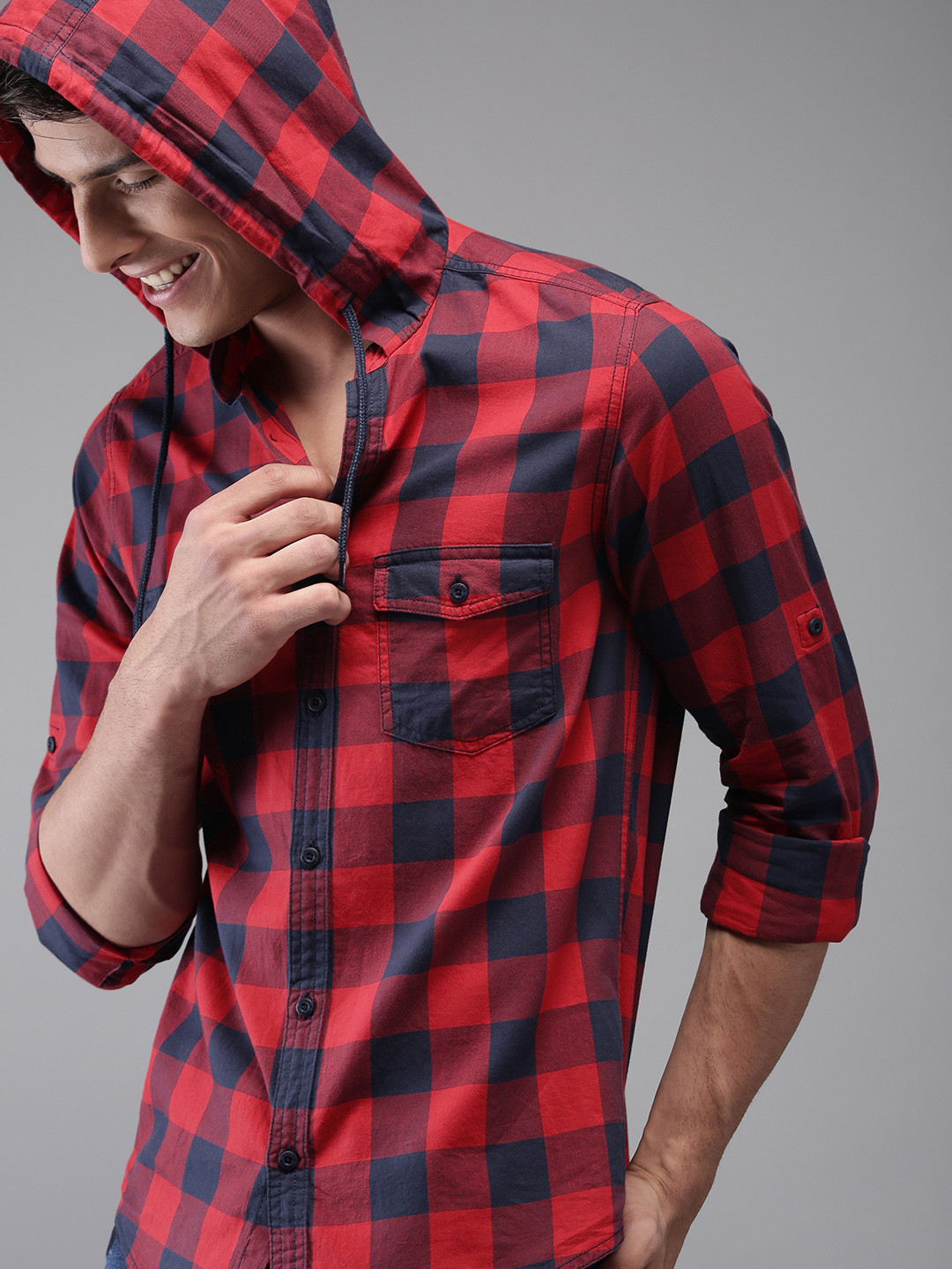 HERE&NOW Men Red & Blue Regular Fit Checked Casual Shirt