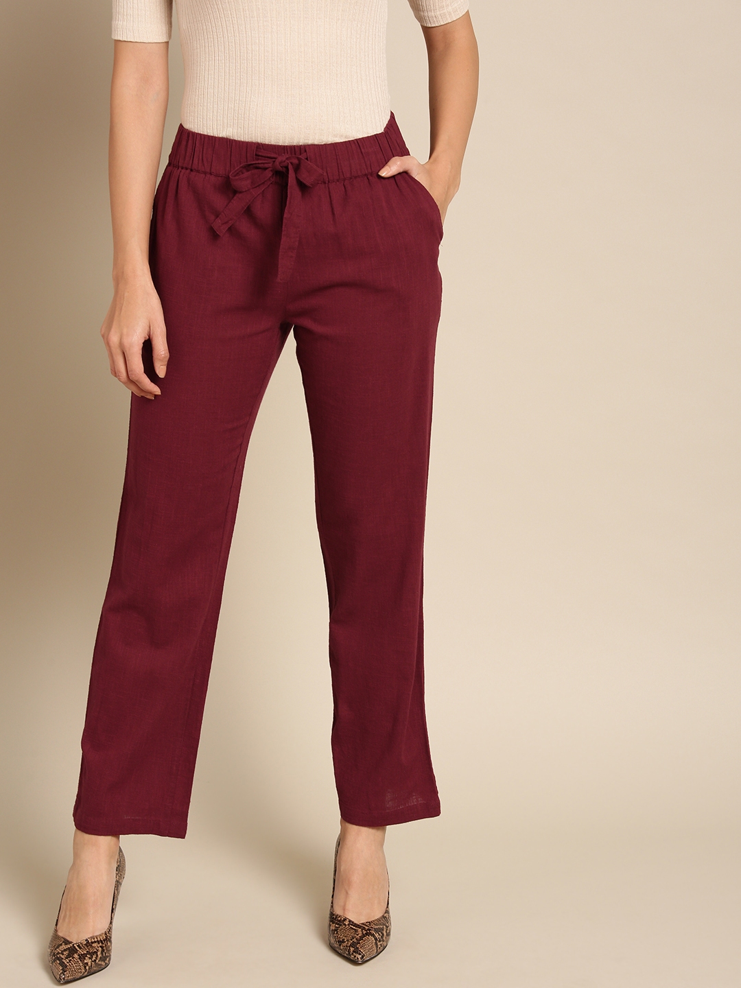 DressBerry Women Burgundy Regular Fit Solid Regular Cropped Mid-Rise  Trousers