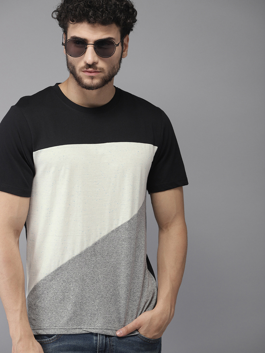 Campus Sutra Men Black  Off-White Colourblocked Round Neck Pure Cotton T-shirt