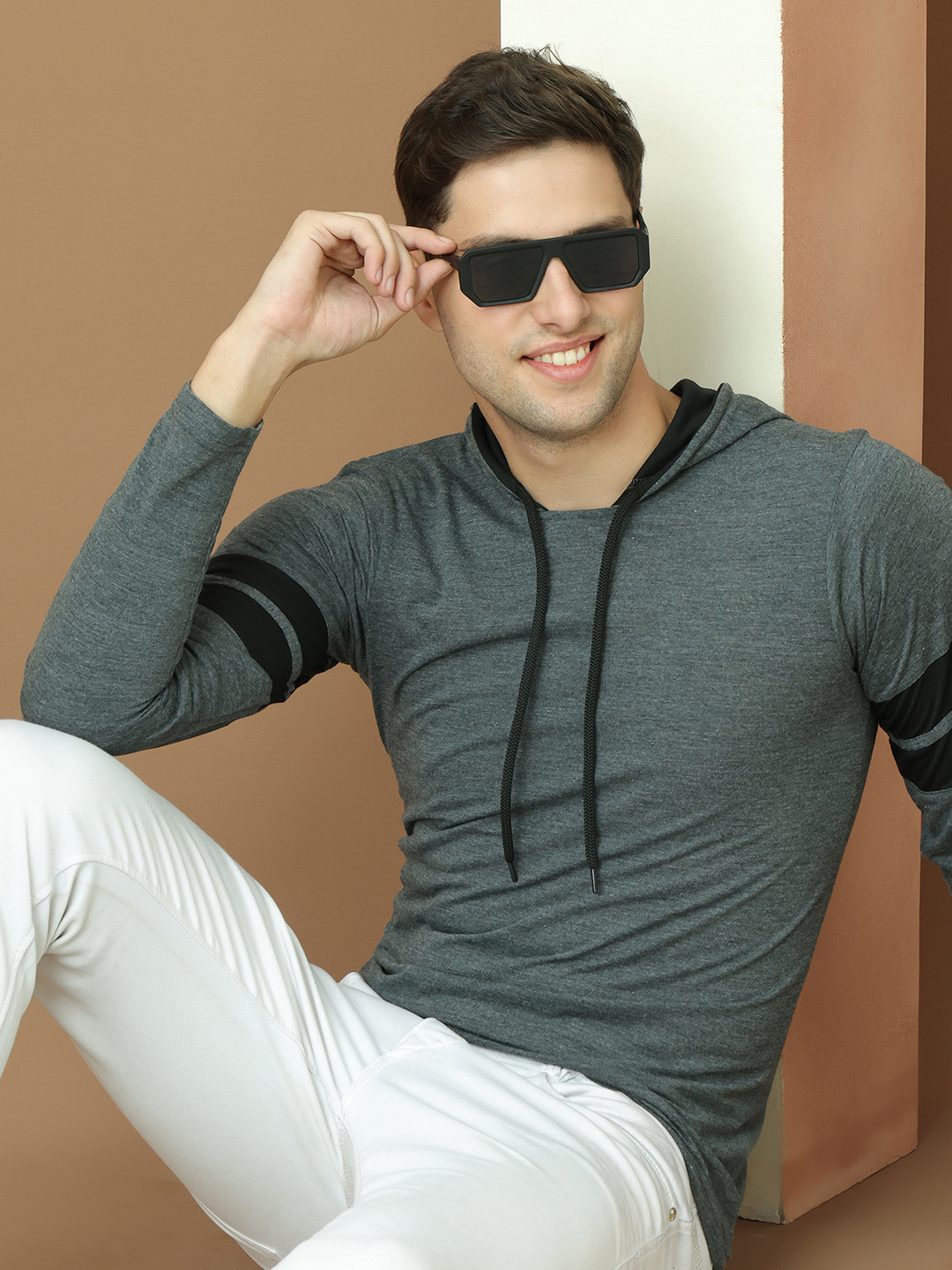 MACK JONNEY Men Charcoal Grey Solid Hood T-shirt