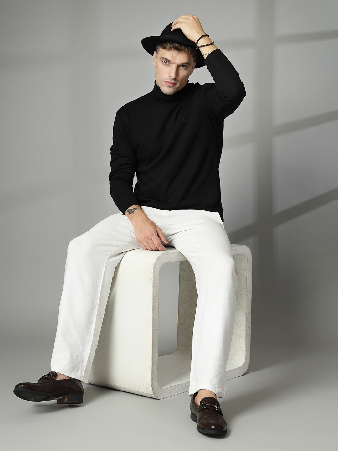 CHKOKKO Men Black Solid Turtle Neck T-shirt