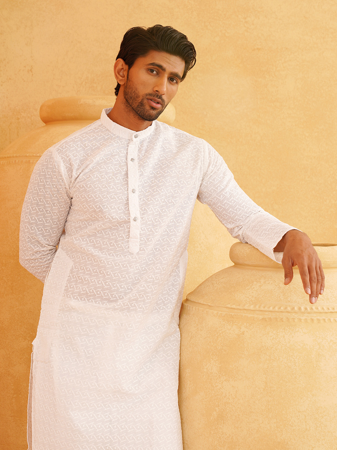 SOJANYA Men White Embroidered Straight Kurta