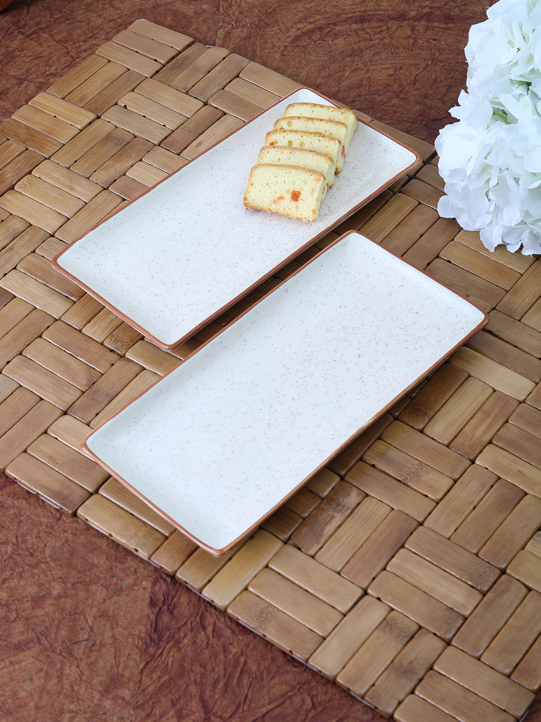 VarEesha Set of 2 White Solid Ceramic Plates