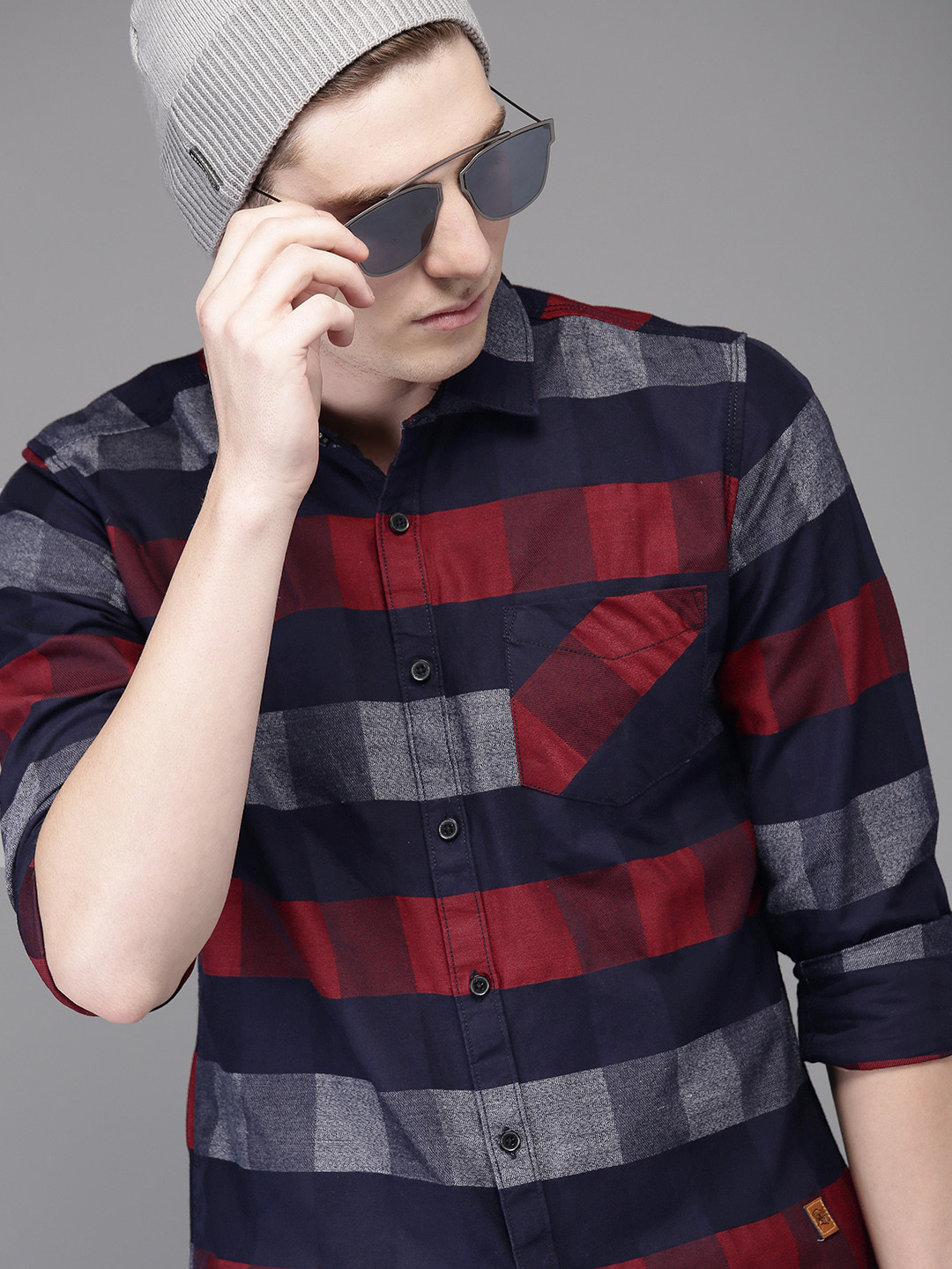 Campus Sutra Men Standard  Navy Blue & Red Regular Fit Checked Casual Shirt