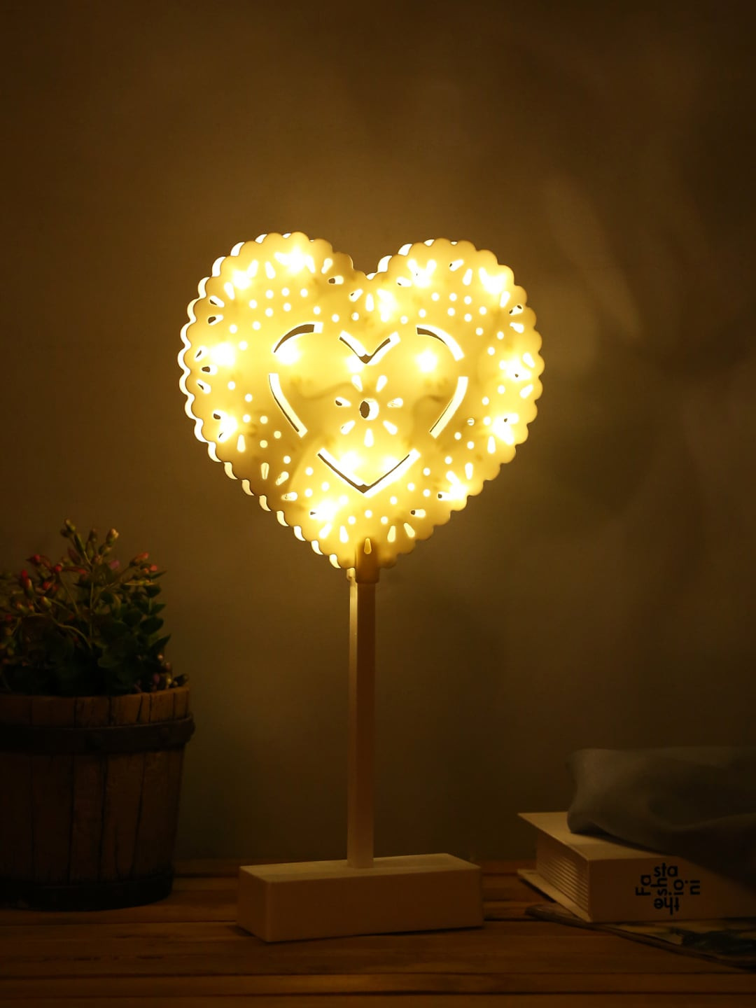 TAYHAA White Heart Shaped LED Lighting Table Lamp