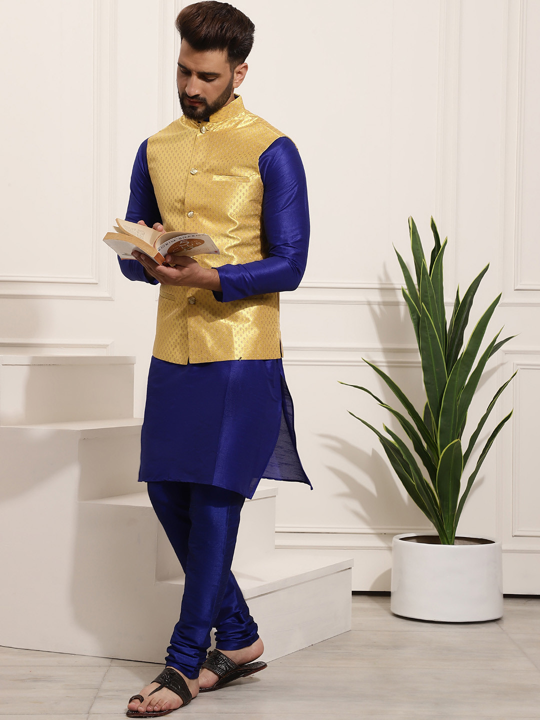 SOJANYA Men Blue & Yellow Solid Kurta with Churidar & Nehru Jacket