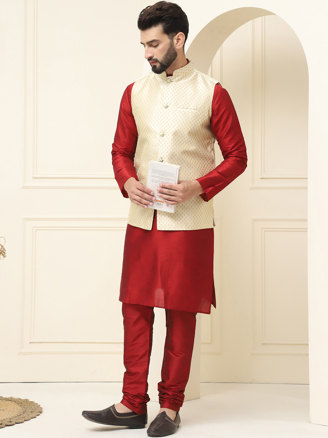 SOJANYA Men Maroon Solid Kurta And Churidar With Nehru Jacket