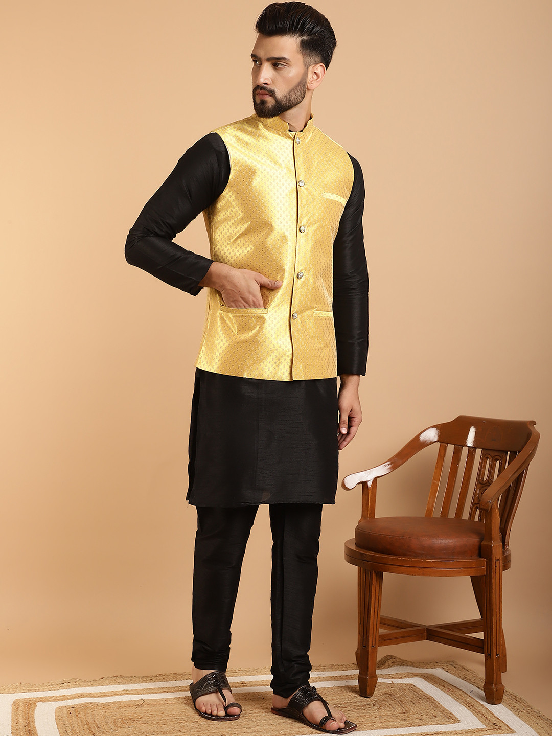 SOJANYA Men Black & Yellow Kurta Set & Nehru Jacket