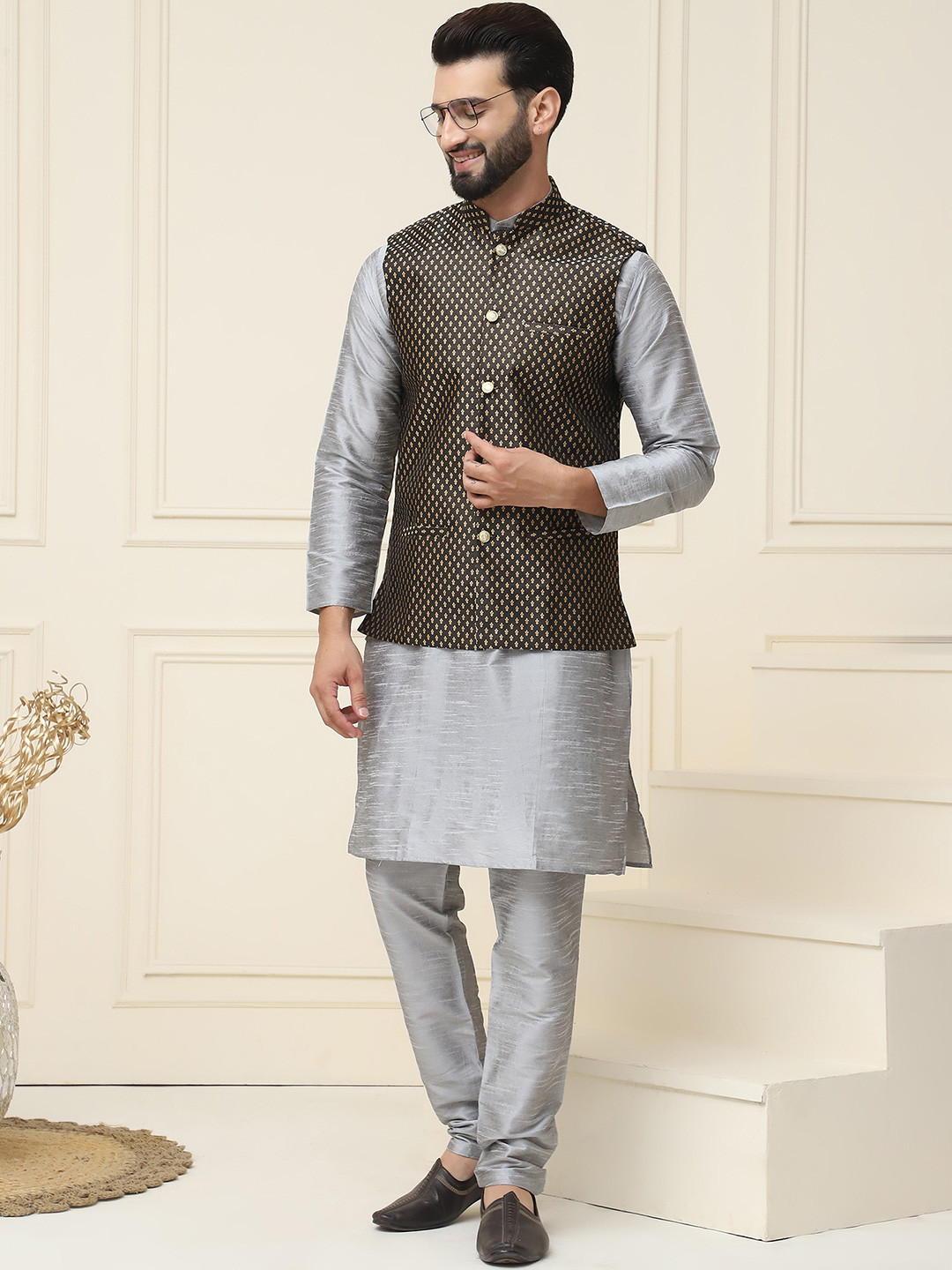 SOJANYA Men Grey Solid Kurta And Churidar With Jacket
