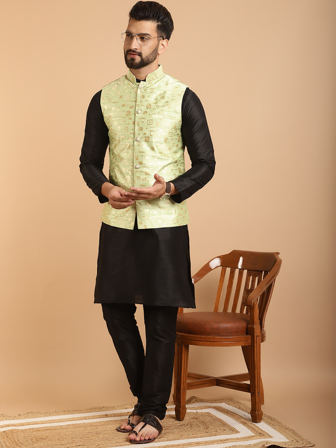 SOJANYA Men Black & Green Kurta Set  & Nehru Jacket