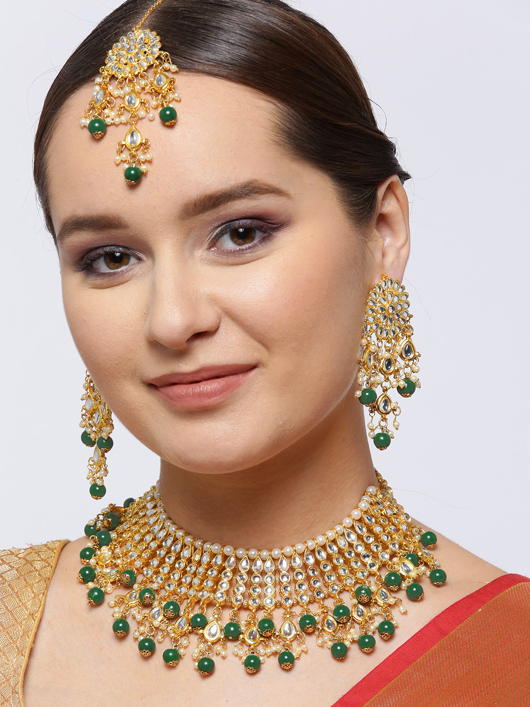 KARATCART Green & Off-White Gold-Plated Kundan Studded & Beaded Handcrafted Jewellery Set
