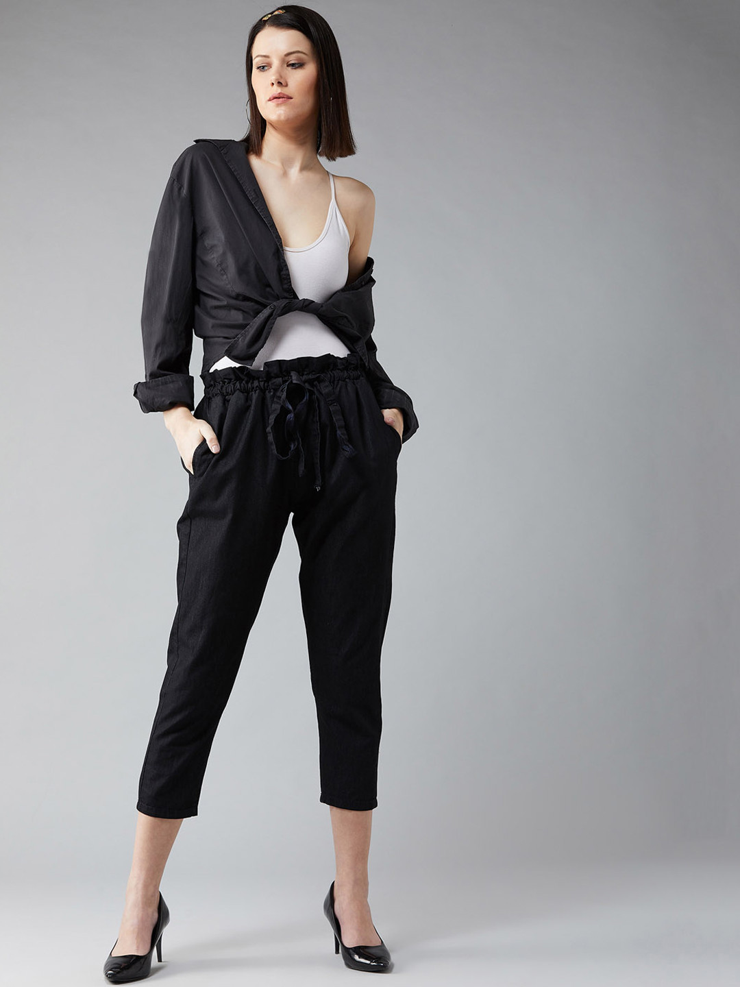DOLCE CRUDO Women Black Regular Fit Denim Solid Cropped Peg Trousers