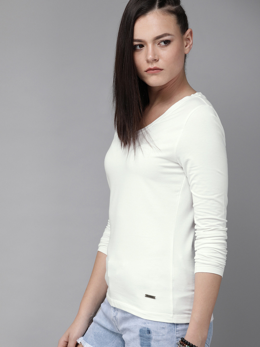 Roadster Women White Solid V-Neck T-shirt