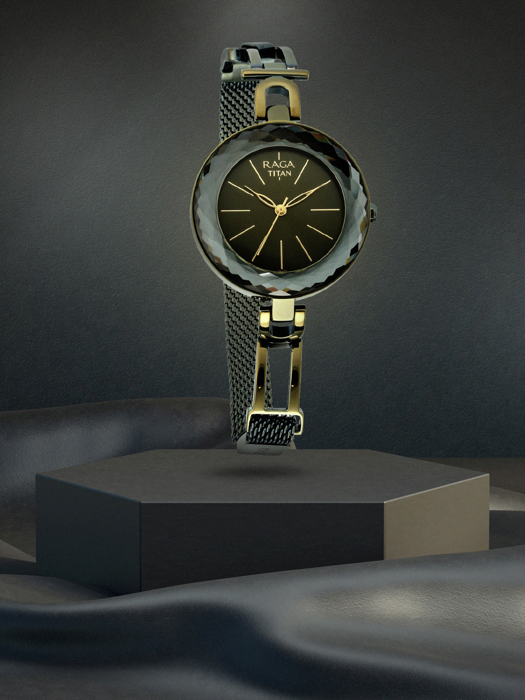 Titan Raga Facets Women Green Analogue watch 95122QM01