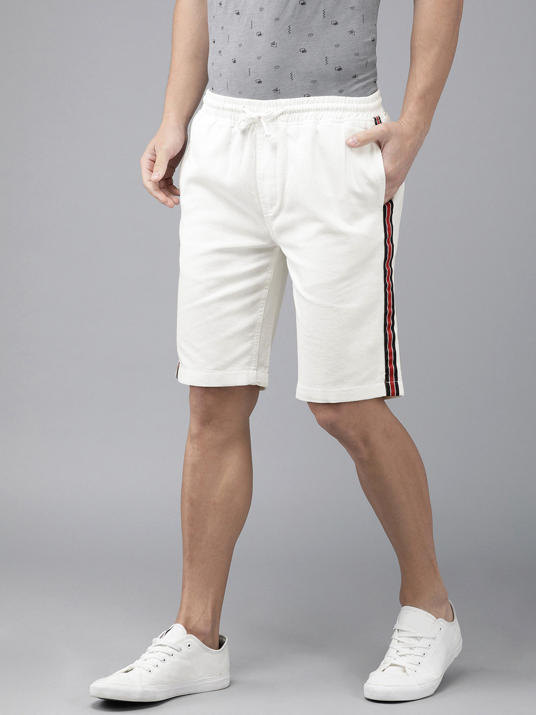 Bene Kleed Men White Solid Slim Fit Regular Shorts