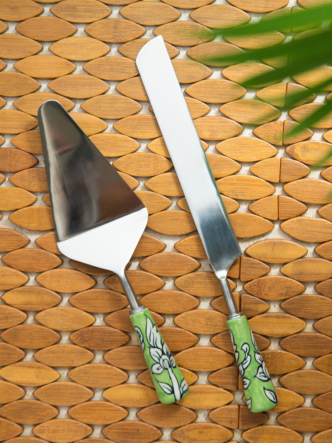ExclusiveLane Silver Toned 2 Pieces Hand Painted Stainless Steel Cake Server Knife Set