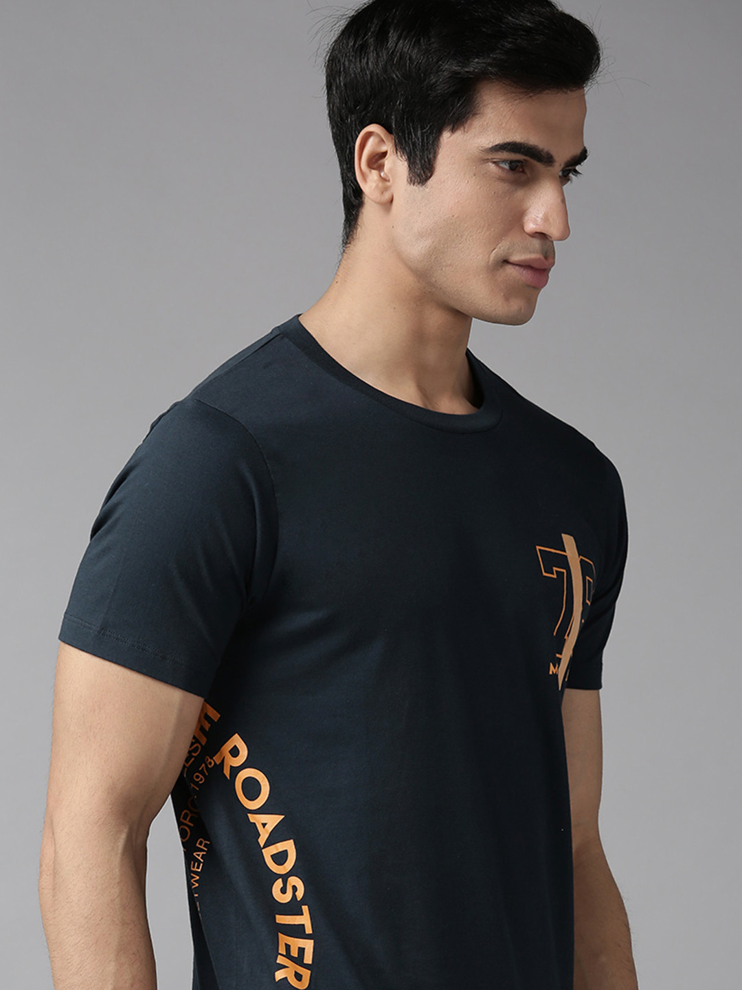 The Roadster Lifestyle Co Men Navy Blue  Orange Placement Printed Round Neck Pure Cotton T-shirt