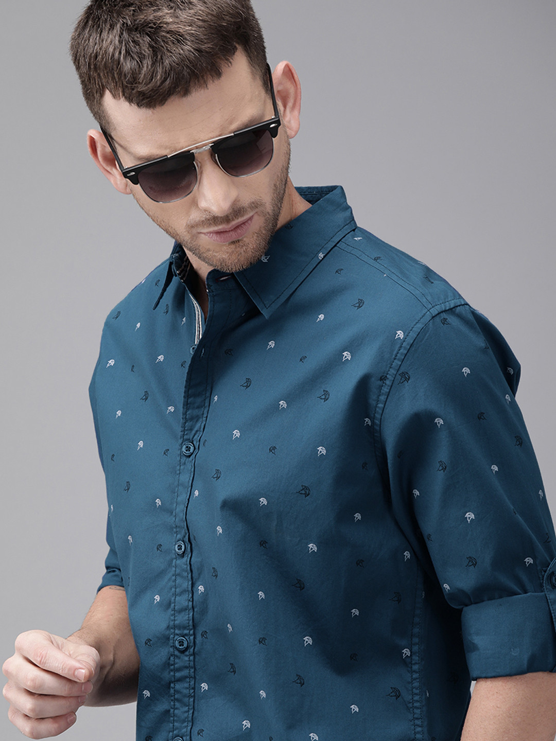 Roadster Men Teal Blue & Black Conversational Printed  Cotton Casual Shirt