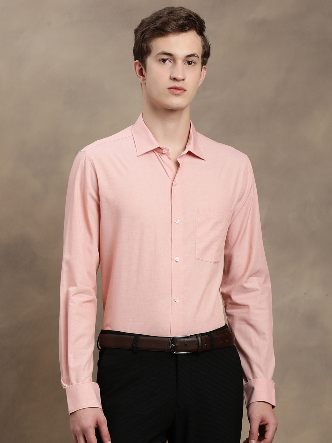 Turtle Men Peach-Coloured Relaxed Slim Fit Solid Formal Shirt