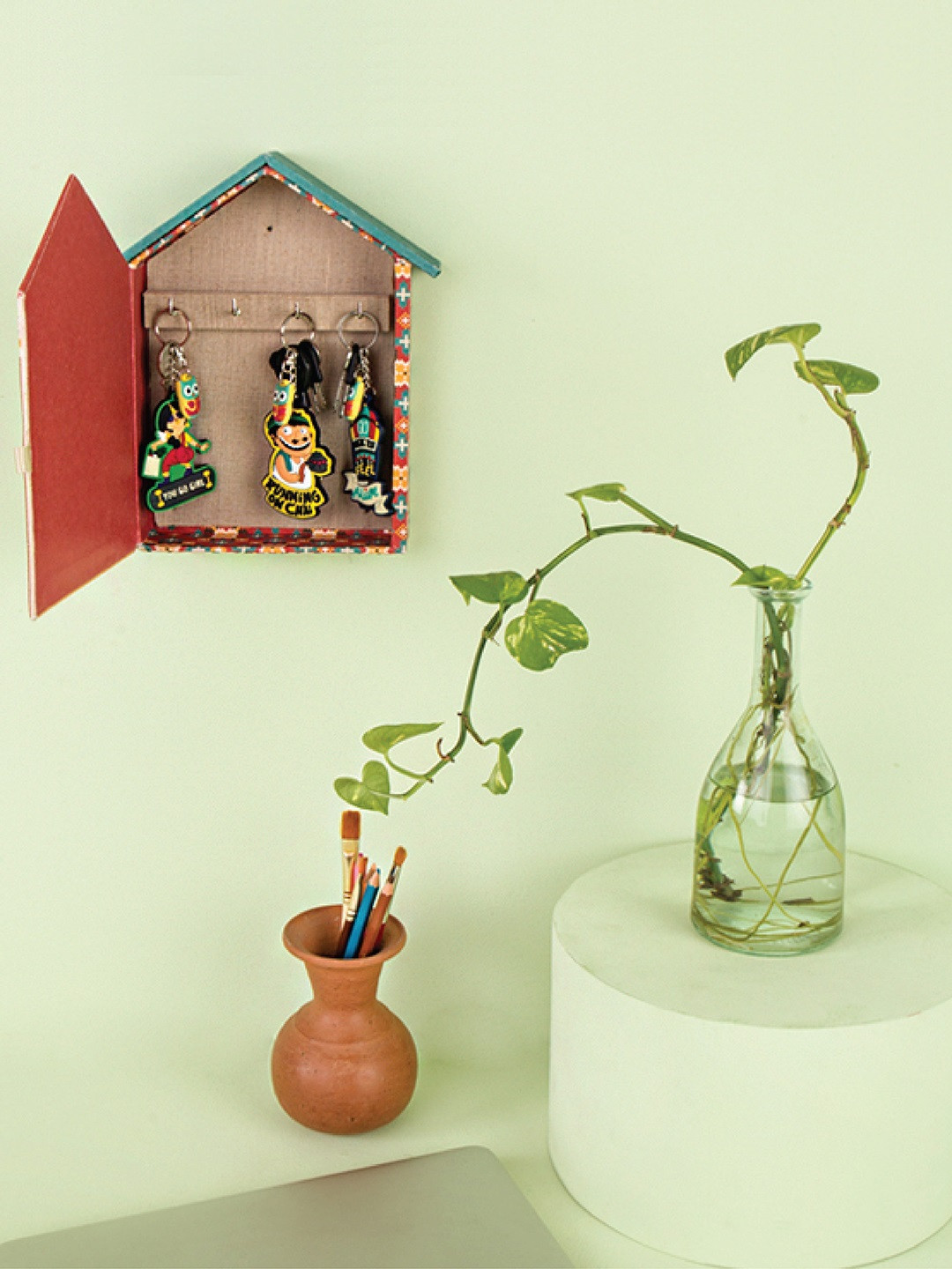 Chumbak Off White & Turquoise Blue Printed Hooked On Wall Home Key Holder