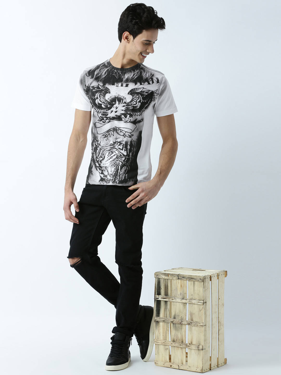 Huetrap Men White & Black Printed T-shirt