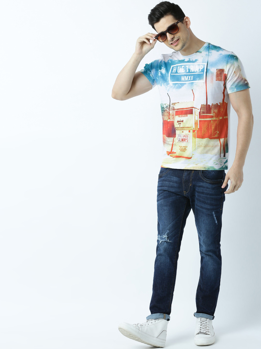 Huetrap Men White & Red Printed Round Neck T-shirt