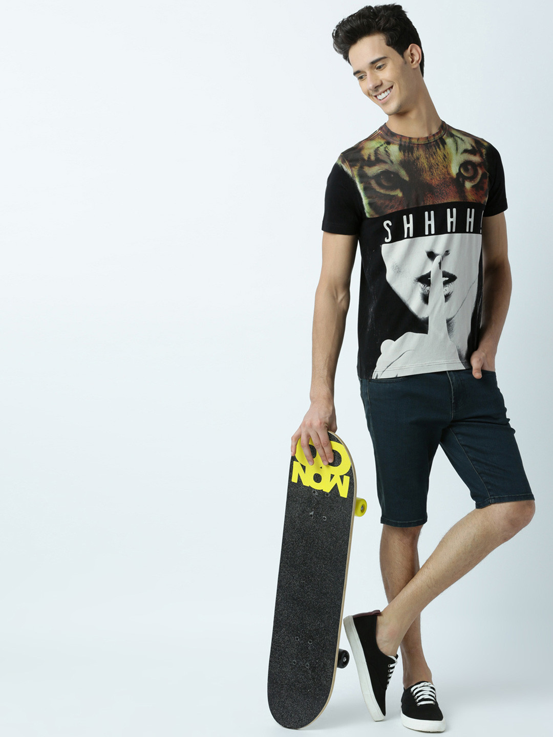 Huetrap Men Black Graphic Print Round Neck T-shirt