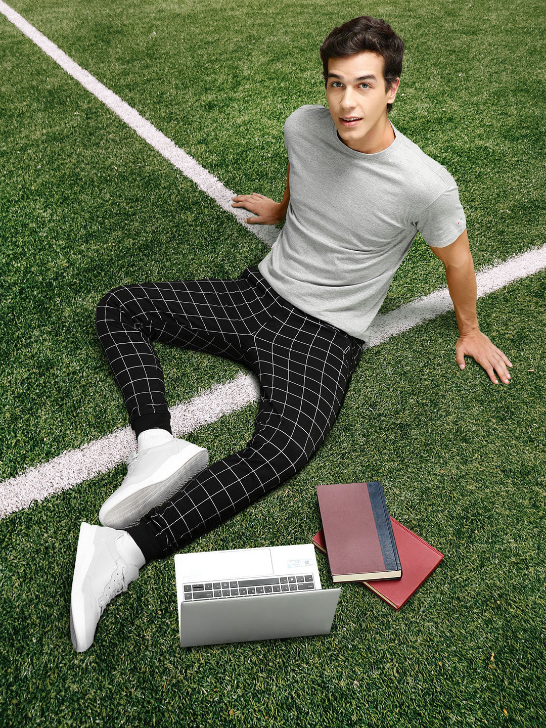 Harvard Men Black & White Checked Straight Fit Joggers
