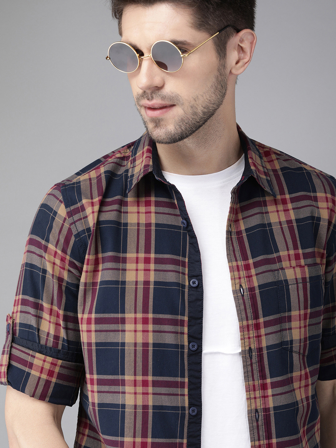 Roadster Men Khaki  Navy Blue Regular Fit Checked Casual Shirt