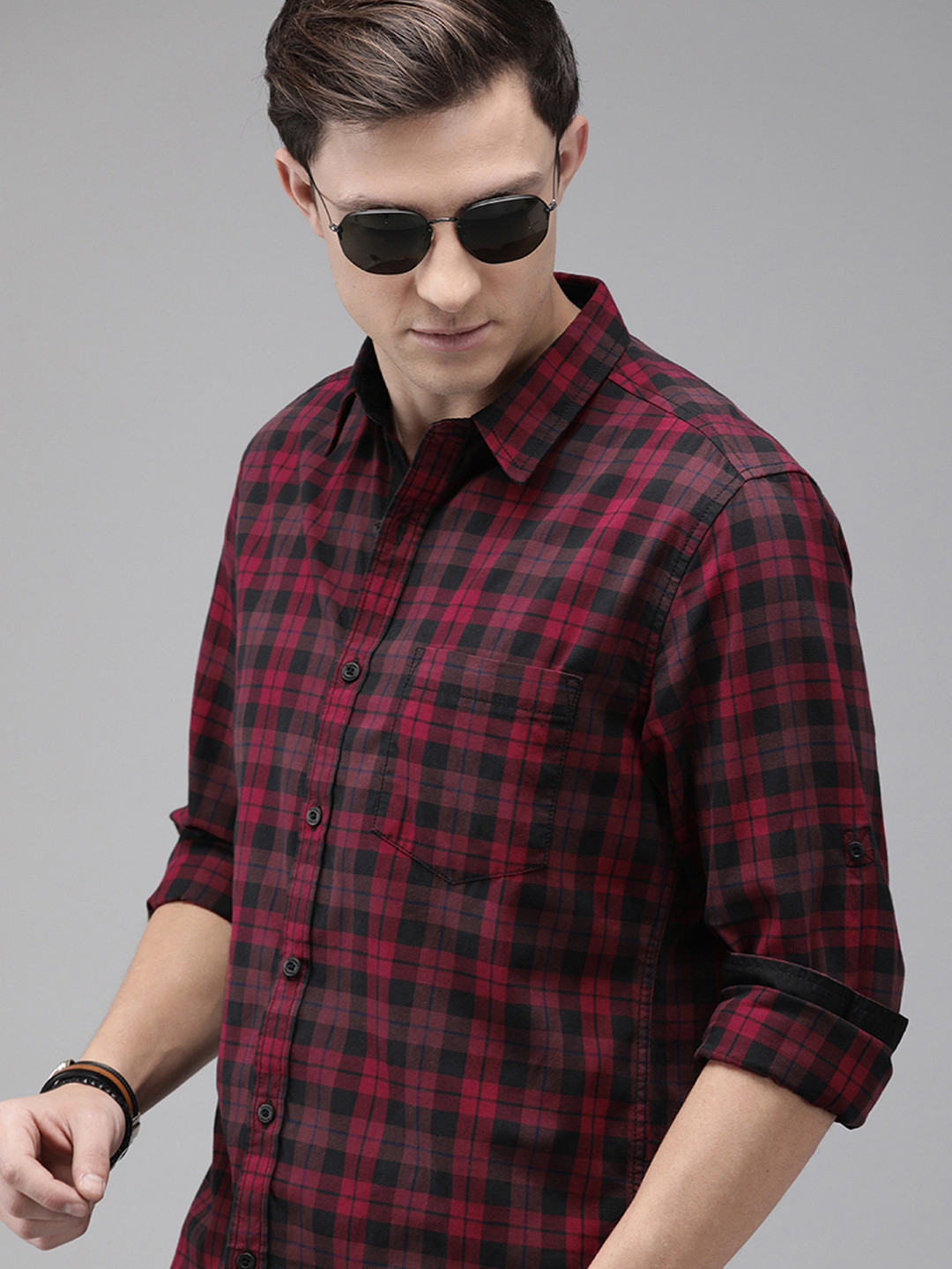 Roadster Men Maroon \u0026 Black Regular Fit 