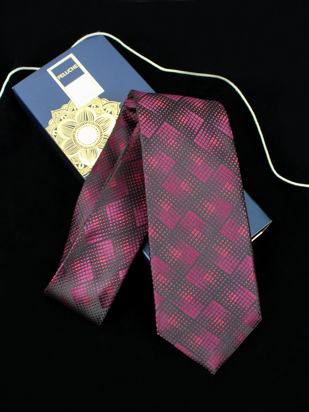 PELUCHE Red Printed Broad Tie