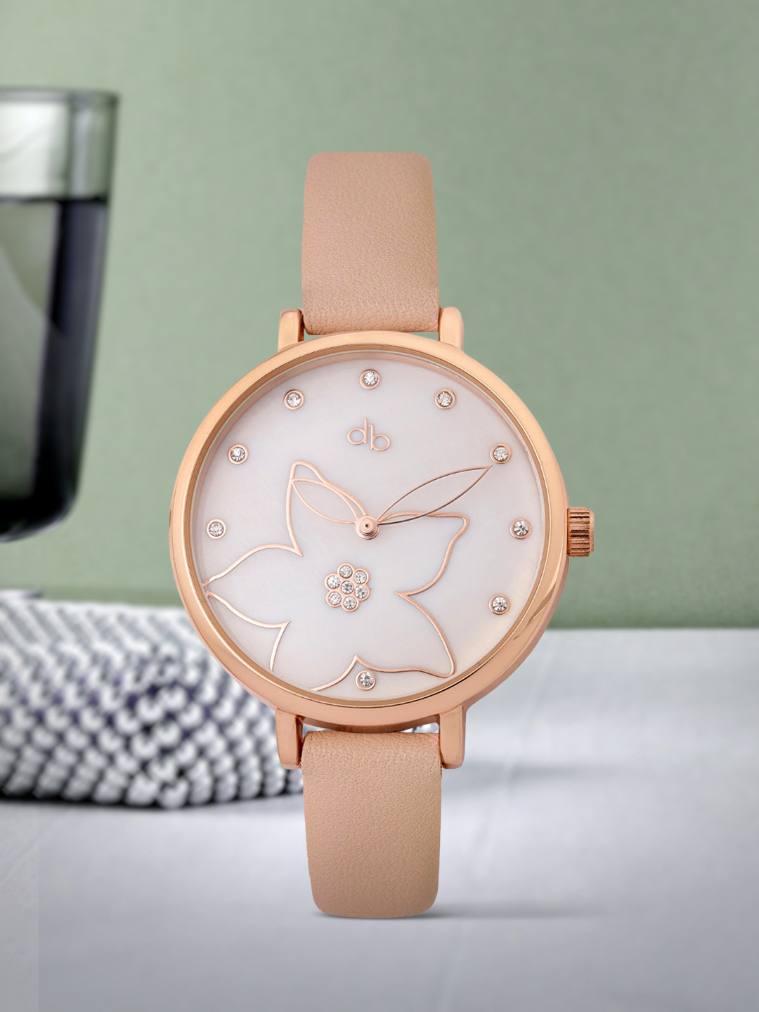 DressBerry Women White Analogue Watch MFB-PN-SNT-H30