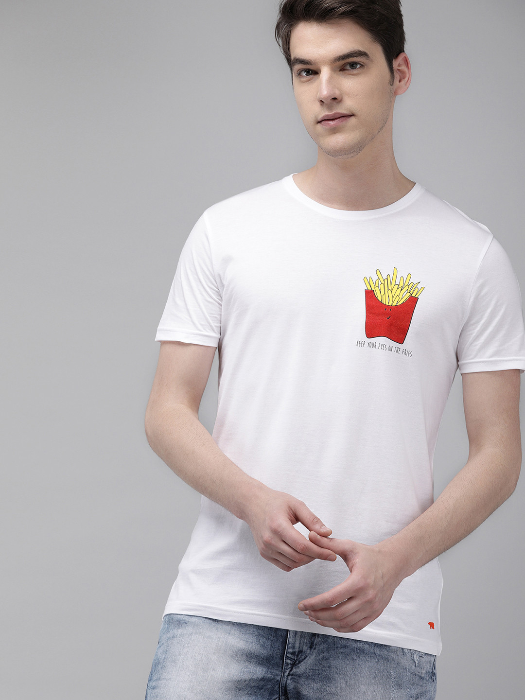 THE BEAR HOUSE Men White Slim Fit Solid Round Neck Pure Cotton T-shirt With Applique Detailing