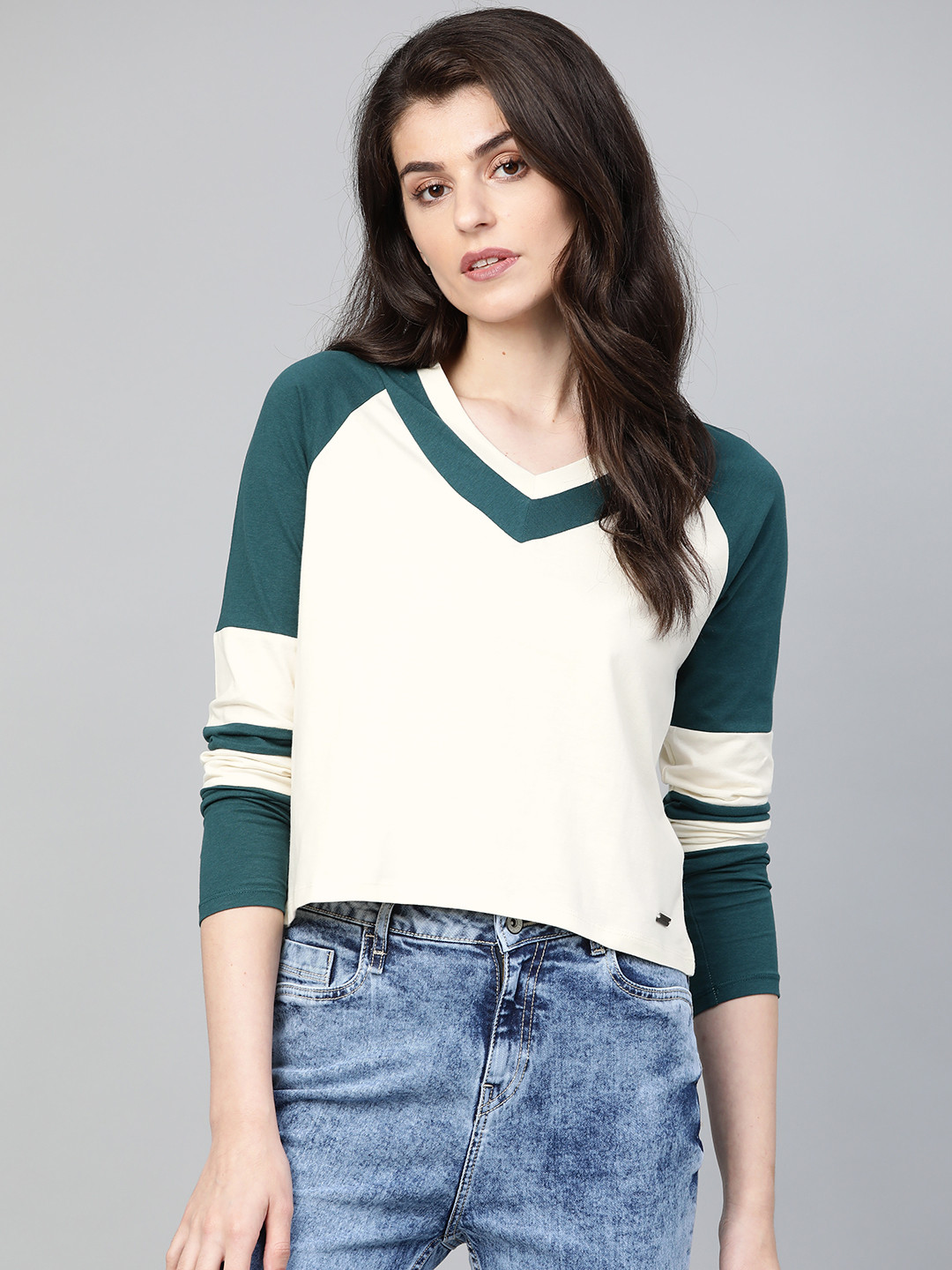 Roadster Women White Cropped V-Neck Raglan Sleeves Relaxed Fit T-shirt
