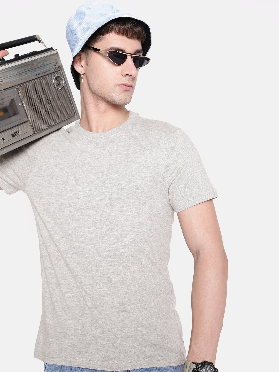 Roadster Men Grey Melange Solid Round Neck T-shirt