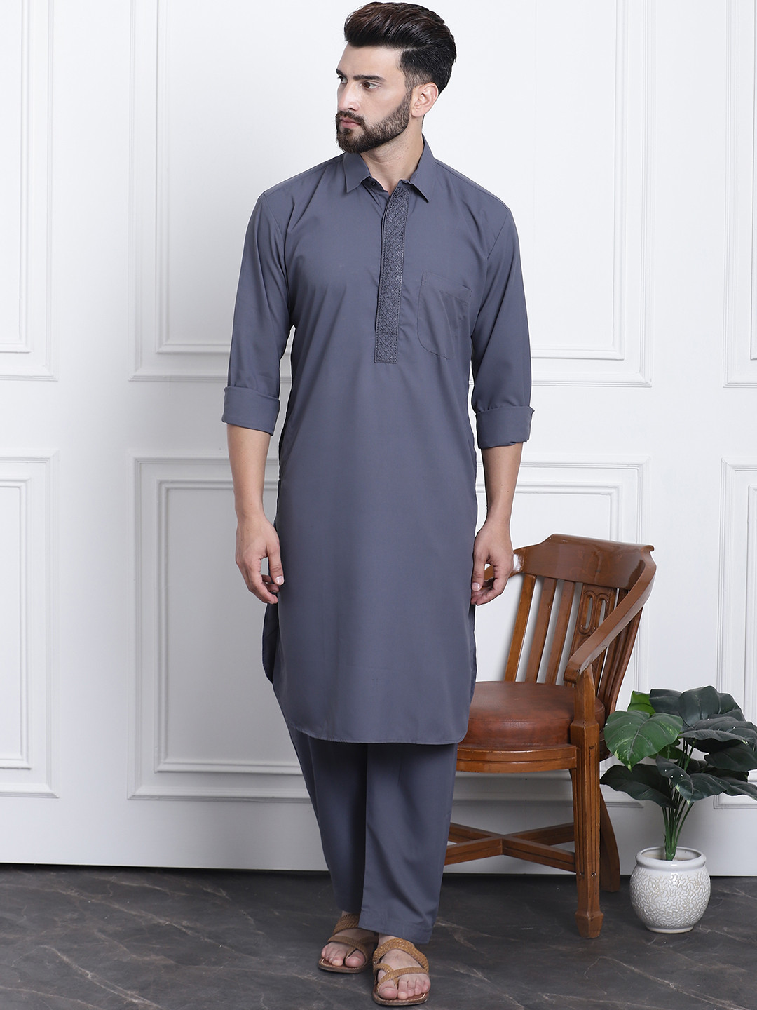 SOJANYA Men Grey Embroidered Kurta with Salwar