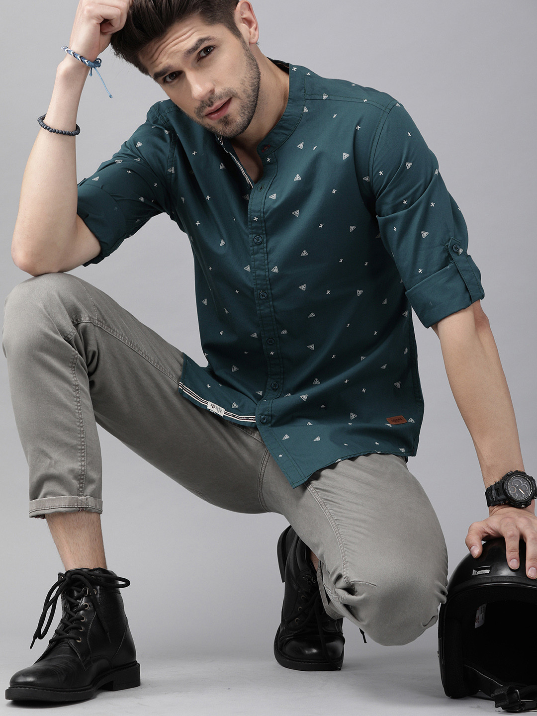 Roadster Men Teal Blue & White Conversational Printed Cotton Casual Shirt