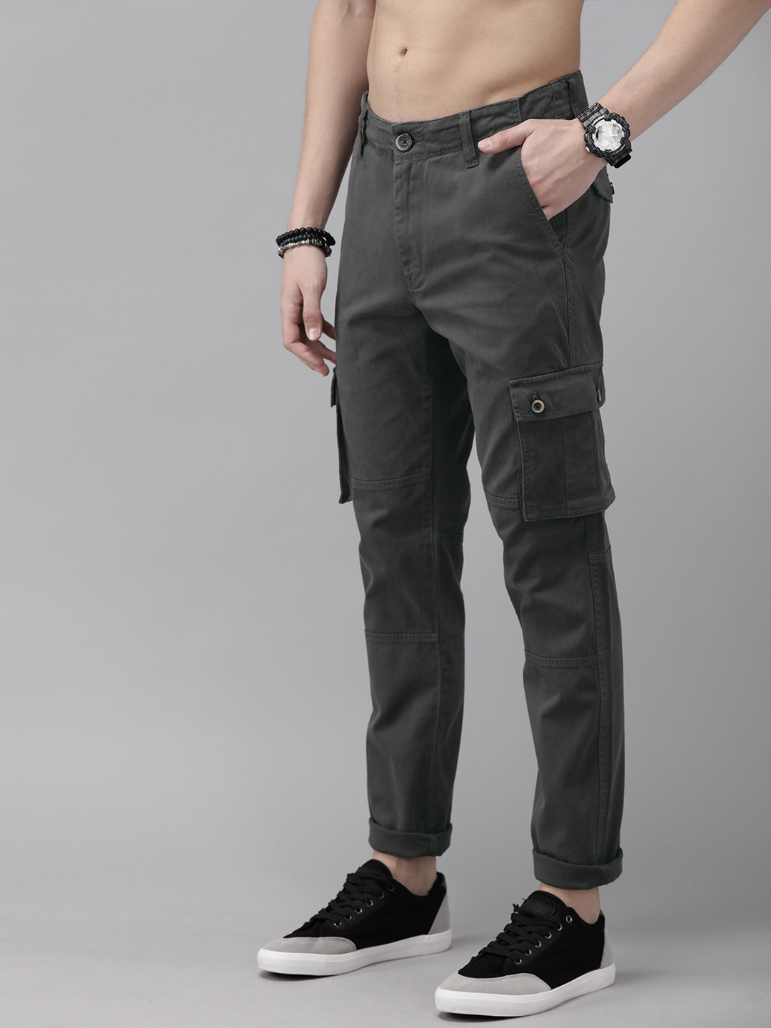 roadster men charcoal grey regular fit solid cargos