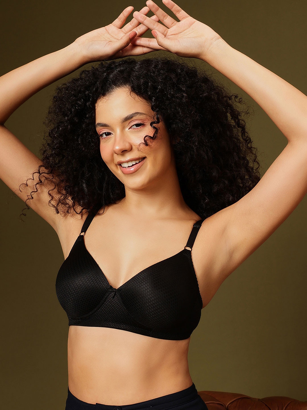 Clovia Black & Off-White Printed Non-Wired Lightly Padded T-shirt Bra BR0738T1332B